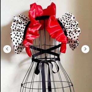 Cruella De Vil Shrug/costume